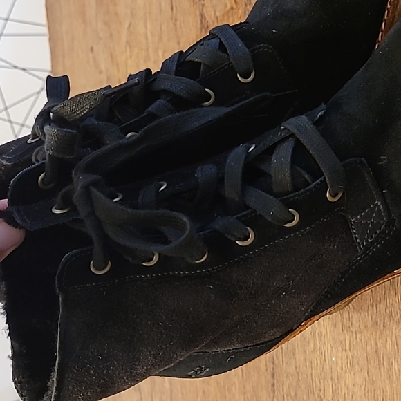 UGG - Picture 3 of 8